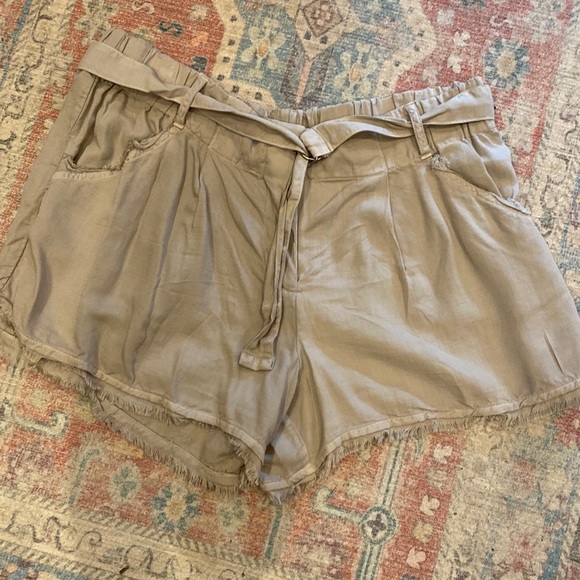 Splendid super soft distressed shorts - Picture 1 of 4